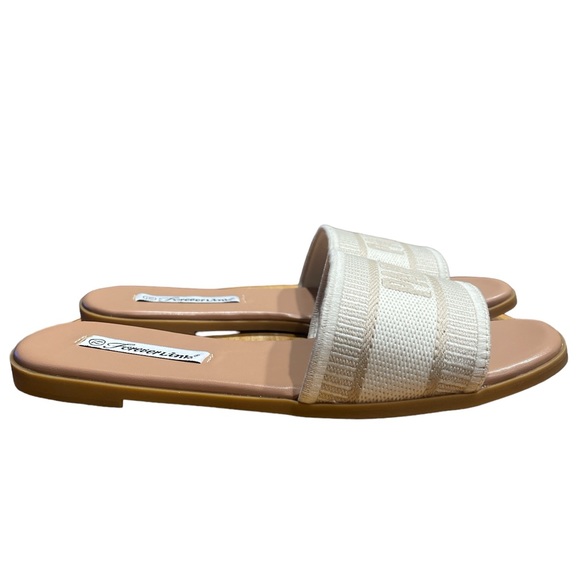 FOREVERLINK PARIS EMBROIDERED SANDAL BEIGE COLOR. NWOT SHOE BOX INCLUDED. - Picture 2 of 6